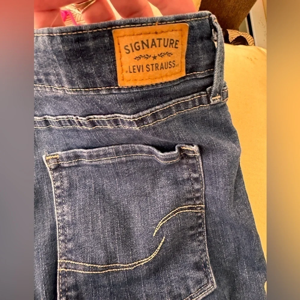 LEVI’S Signature mid rise Bermuda shorts for women size 12/31